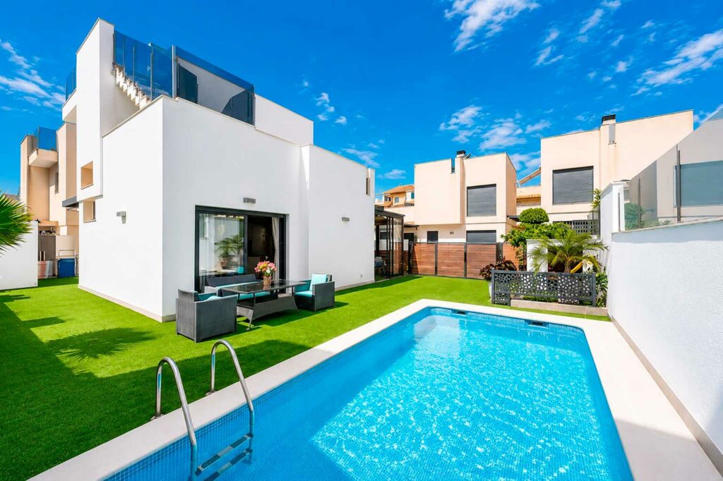 Mediterranean residential setting for a guide to living in Aguas Nuevas